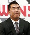 LG Twins' veteran second baseman Jeong Keun-woo answers questions during his retirement press conference at Jamsil Baseball Stadium in southern Seoul on Wednesday. [NEWS1]