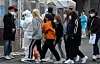 People in line to get tested for Covid-19 at a testing center in Daejeon on Monday. [KIM SUNG-TAE]