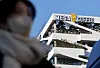 Police raid the headquarters of coffee franchise Mega MGC Coffee in Gangnam District, southern Seoul, on Thursday. The company’s employees are alleged to have received kickbacks from suppliers for supplies provided to franchise branches and of inflating their costs and siphoning off the differences in the form of rebates. [NEWS1]