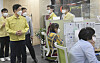 Government officials visit a 114 Information Service call center located in Jongro District, central Seoul. [YONHAP]
