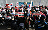 Supporters of President Yoon Suk Yeol hold a rally outside the Seoul Western District Court in Mapo District, western Seoul, on Jan.18, protesting his arrest warrant review. [NEWS1]