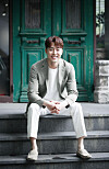 Lee Mu-saeng, who plays Kim Yoon-ki in the hit JTBC drama series 'The World of the Married' poses at a cafe in Gangnam District, southern Seoul, on May 18, before meeting with the press. [NEWS1]