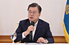 President Moon Jae-in on Wednesday speaks during a luncheon meeting with ruling Democratic Party leaders at the Blue House.  [YONHAP]
