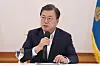 President Moon Jae-in on Wednesday speaks during a luncheon meeting with ruling Democratic Party leaders at the Blue House. [YONHAP]