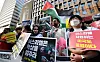 Supporters of Palestine hold a rally condemning Israel’s attacks on Gaza in front of the Israeli Embassy in Korea in Jongno, central Seoul, on Wednesday. The protest was held a day after hundreds of people, including Israeli Ambassador Akiva Tor and U.S. Deputy Chief of Mission in Seoul Joy Sakurai, attended a pro-Israel rally near Gwanghwamun Station. [YONHAP]