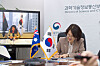 Lim Hye-sook, Minister of Science and ICT, and Melissa Price, the Australian Minister of Industry, Science and Technology, sign an MOU on space technology on Friday through a video call. [MINISTRY OF SCIENCE AND ICT]