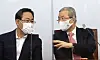 Rep. Joo Ho-young, floor leader of the People Power Party, left, and the party's acting leader, Kim Chong-in, talk during the leadership meeting on Monday. [YONHAP]