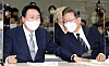 Yoon Suk-yeol, left, presidential candidate of the opposition People Power Party (PPP), converses with Lee Jae-myung, presidential candidate of the ruling Democratic Party (DP), in the Kim Dae-jung Library at Yonsei University in western Seoul on Thursday at the commemoration of the 21st anniversary of former President Kim Dae-jung winning the Nobel Peace Prize. [JOINT PRESS CORPS]