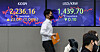 A screen in Hana Bank's trading room in central Seoul shows the Kospi closing at 2,236.16 points on Monday, up 23.04 points, or 1.04 percent, from the previous trading day. [YONHAP]