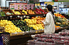 A shopper examines the displayed fruit at a supermarket in Seoul on Feb. 2. [YONHAP]