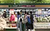 People shop at a discount store in Seoul on April 21. [NEWS1]