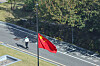 The flag at the Chinese Embassy in Seoul flies at half mast to mark the death of former Chinese Premier Li Keqiang on Thursday. Li died of a heart attack last Friday at the age of 68. [YONHAP]