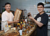 It’s Honey beekeeper Lee Jae-hun, left, and CEO Ian Kwon at Ape Seoul cafe in Hyehwa, central Seoul, during an interview on July 31. [PARK SANG-MOON]