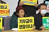 Yang Geum-deok, a 94-year-old victim of Japanese forced labor, speaks with the press in Gwangju on Dec. 26 to protest one of Foreign Ministry's options to resolve the compensation dispute with Japan. [YONHAP]