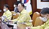 Finance Minister Hong Nam-ki, second from right, speaks during a government emergency economic council meeting on Thursday at the government complex in central Seoul. [YONHAP]