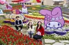 Visitors take a photo in the Four Seasons Garden at Everland in Yongin, Gyeonggi. [SAMSUNG C&T]