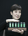 Choi Jung-yun, the founder of 11018 who put together the SBS music documentary series ″The Stage of Legends - Archive K,″ poses for photos during an interview held with the JoongAng Ilbo, an affiliate of the Korea JoongAng Daily in her office in eastern Seoul. She is holding a clock to symbolize her work on archiving history. [KWON HYUK-JAE]