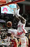 Jameel Marcus Warney of the SK Seoul Knights dunks during a match against Anyang KGC on Sunday at Anyang Gymnasium in Anyang, Gyeonggi. [NEWS1]