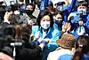 Democratic Party candidate Park Young-sun, center, meets voters in a stumping event near Isu Subway Station of Dongjak District, southern Seoul. [YONHAP]