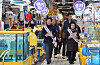 Officials from Incheon’s Namdong District Office and local residents carry out a campaign on Tuesday at Soraepogu fish market to prevent vendors from overpricing the seafood and marine products and to stabilize consumer prices. The district office also conducted an intense on-site probe to cease illegal commercial activities in the neighborhood where the fish market is located. [YONHAP]