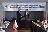 Korea's Industry Minister Ahn Duk-geun, right, and the Czech Republic's Minister for Industry and Trade Lukas Vlcek pose for a photo ahead of the second round of the Korea-Czech ministerial supply chain and energy dialogue in Seoul on Feb. 17. [YONHAP]