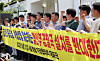 A group representing Seoul police holds a press conference in front of the government complex in Jongno District, central Seoul, Tuesday afternoon protesting the Interior Ministry’s plans to tighten its control over the National Police Agency. [NEWS1]