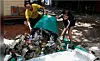 Thailand's former national windsurfer Amara Wichthong and her daughter collect rubbish near Pattaya beach at Chonburi, Thailand on May 12. [REUTERS/YONHAP]