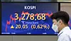 A screen in Hana Bank's trading room in central Seoul shows the Kospi closing at 3,278.68 points on Wednesday, up 20.05 points, or 0.62 percent, from the previous trading day. [NEWS1]