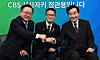 Candidates for chairman of the Democratic Party (DP) attend a debate hosted by CBS on Aug. 18. From left, Kim Boo-kyum, Park Ju-min and Lee Nak-yon.  [YONHAP]