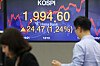 Employee walks pasT the screen in the dealing room of Hana Bank in Jung District, central Seoul, Monday. [YONHAP]