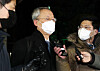 Former Minister of Trade, Industry and Energy Paik Un-gyu, center, leaves the Daejeon Detention Center on Tuesday after the Daejeon District Court rejected the prosecution's request for an arrest warrant. [NEWS1]