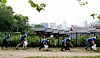Employees of Citibank Korea participate in a campaign called ’Jubging“ to pick up trash near Gyeonghui Palace. [CITY BANK KOREA]