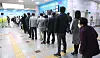 Voters line up at a polling station in Busan on Wednesday to cast their ballots for Korea’s next president. [SONG BONG-GEUN]