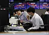 Stock traders smile with joy on Monday at a trading room in Hana Bank, in Jung District, central Seoul. The Kospi continued to hit record highs for five consecutive trading sessions, closing 1.48 percent higher than the previous session at 2,386.38 points, the highest since June 15, 2018. [YONHAP]