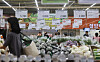 Customers shop for groceries at a discount mart in southern Seoul on Thursday. [YONHAP]