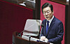 Democratic Party Chairman Lee Jae-myung speaks at the National Assembly on Wednesday, where he said his party would seek to hold accountable those in the government responsible for a recent string of alleged diplomatic gaffes as well as a revision to the current limit on presidential terms. [YONHAP]