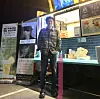 A photo of actor Hwang Jung-min in front of a food truck sent by fellow actor Song Joong-ki, posted by food delivery service Salcup on its Instagram on Monday. [SCREEN CAPTURE]