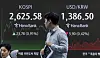 A screen in Hana Bank's trading room in central Seoul shows the Kospi closing at 2,625.58 points on May 21, up 23.78 points, or 0.91 percent, from the previous trading session. [YONHAP]