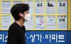 A real estate agency in Songpa, Seoul. The government announce it will be lowering the real estate brokerage commission. [YONHAP]