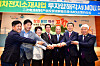 Posco Future M President Kim Joon-hyeong, center and officials from Huayou Cobalt, the North Gyeongsang provincial government and the Pohang city government take a photo after signing an agreement of $1.3 billion investment in Pohang. [POSCO FUTURE M]