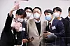 The main opposition People Power Party's presidential candidate Yoon Suk-yeol poses for a photograph with applicants to his campaign's youth outreach posts on Dec. 18. [YONHAP]