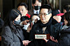 Park Jie-won, former director of the National Intelligence Service (NIS), speaks to reporters at the Seoul Central District Prosecutors’ Office in Seocho District, southern Seoul, on Dec. 14. [KIM KYUNG-ROK]