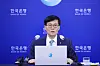 Bank of Korea Gov. Rhee Chang-yong speaks at a press conference held in central Seoul on Thursday following the Monetary Policy Board meeting held earlier in the same day. [BANK OF KOREA]