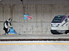 A public mural drawn on the platform of Suseo's SRT station that is causing controversy, with some calling it a cheap imitation of Banksy's “Sweep It Under The Carpet.” [MOON SO-YOUNG]