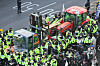 Police officers surround a tractor in Jongno District, central Seoul, on March 26. [YONHAP]