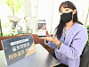 Model poses with Lotte Hi-Mart online golf store app.[LOTTE HI-MART]