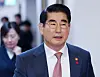 Defense Minister Kim Yong-hyun attends a Cabinet meeting in government complex Seoul on Tuesday. [YONHAP]