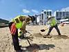 Cleaners remove a jellyfish that turned up on the white sand of Ilgwang Beach in Gijang County, Busan, in 2021. [KIM MIN-JU]