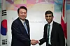 Korean President Yoon Suk Yeol, left, and British Prime Minister Rishi Sunak shake hands during their bilateral summit at the G7 gathering in Hiroshima, Japan, on May 20. [PRESIDENTIAL OFFICE]