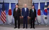 President Yoon Suk Yeol, left, stands together with U.S. President Joe Biden, center and Japanese Prime Minister Fumio Kishida for a photo at the Moscone Center in San Francisco on Thursday. [YONHAP]